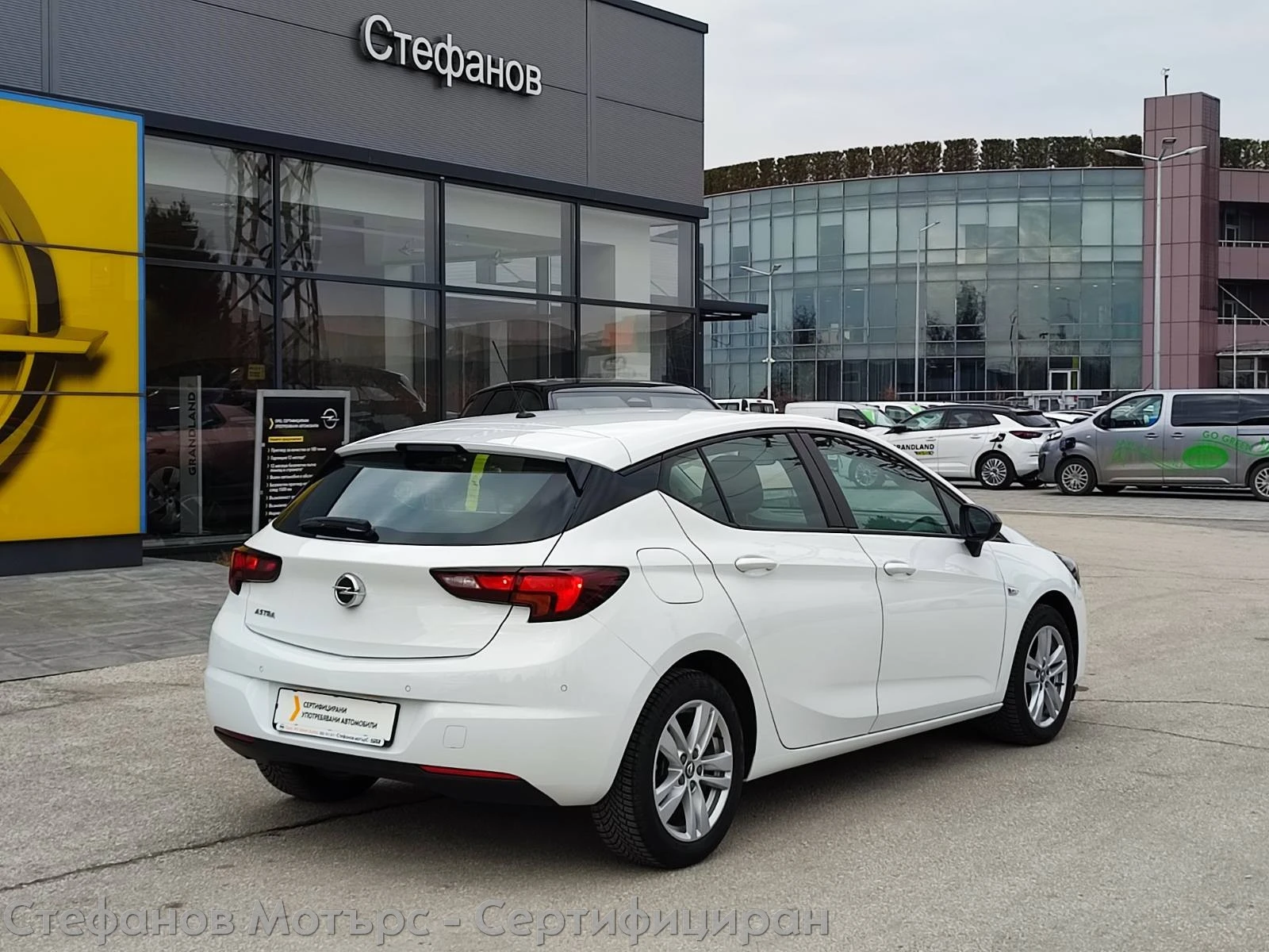 Opel Astra Edition 1.2 (110hp) MT6 - изображение 8