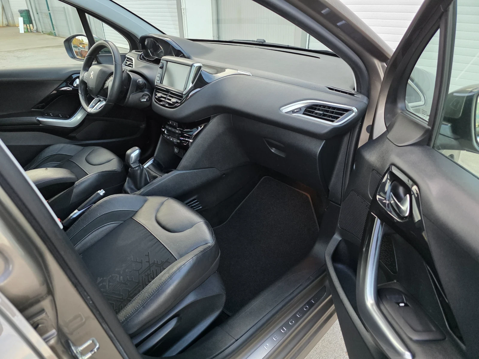 Peugeot 208 Navi panorama  - изображение 8