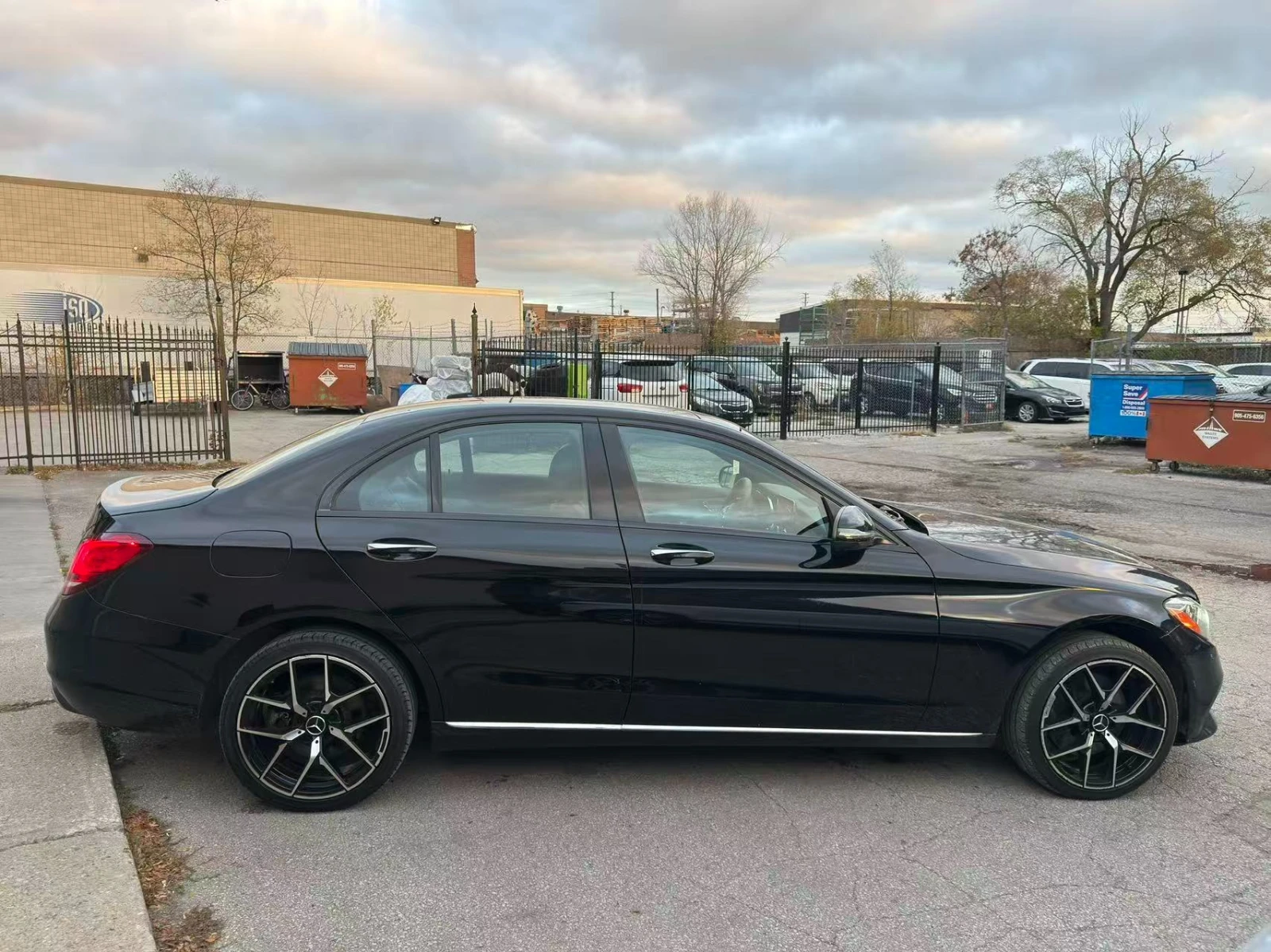 Mercedes-Benz C 300 4MATIC * AMG * PANO * CAMERA * FACELIFT * БЕЗ ЩЕТА - изображение 4