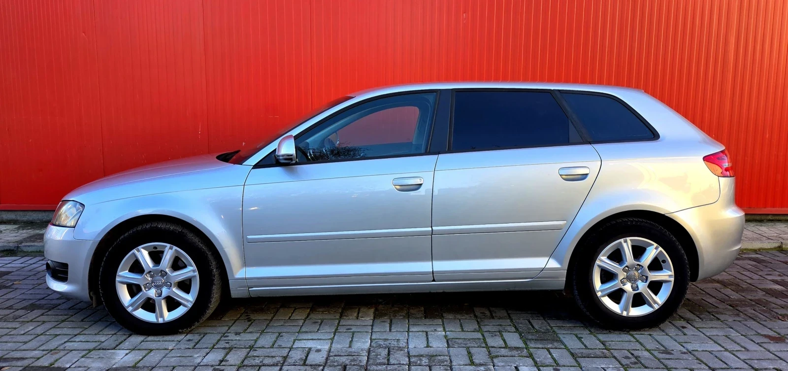 Audi A3  АВТОМАТИК Sportback 2.0 TDI - изображение 7
