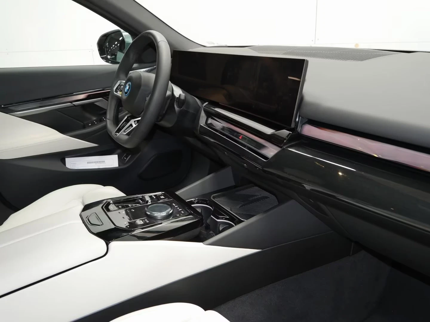 BMW i5 40/394HP/-SPORT/ACC/XDRIVE/360/H&K/HUD/858v - изображение 8