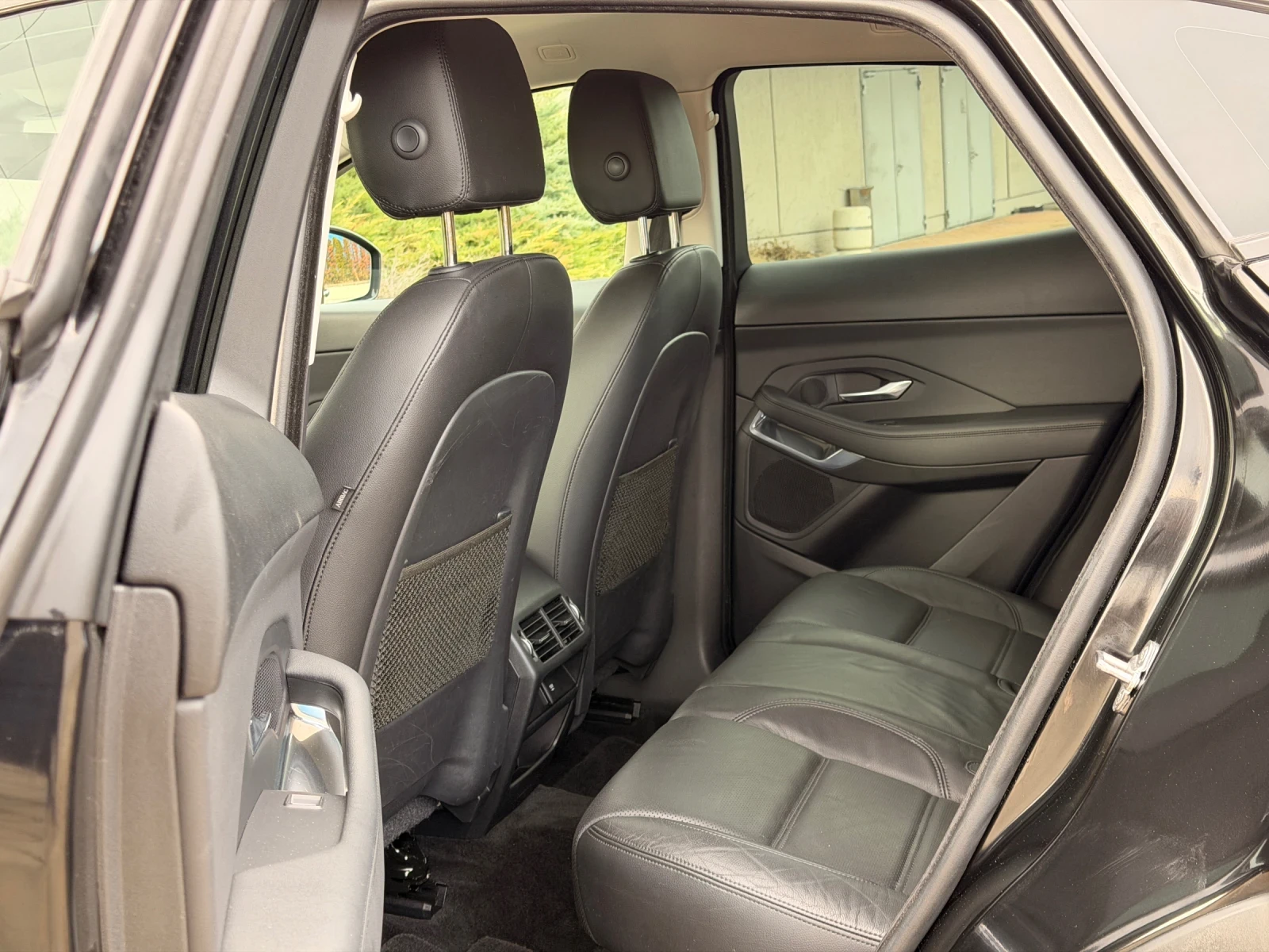 Jaguar E-pace 2.0d-4X4-R-DAYNAMIC-КОЖА-КАМЕРА-ЛЕНТИ-ЗОНИ-142Х.КМ, снимка 11 - Автомобили и джипове - 53740433