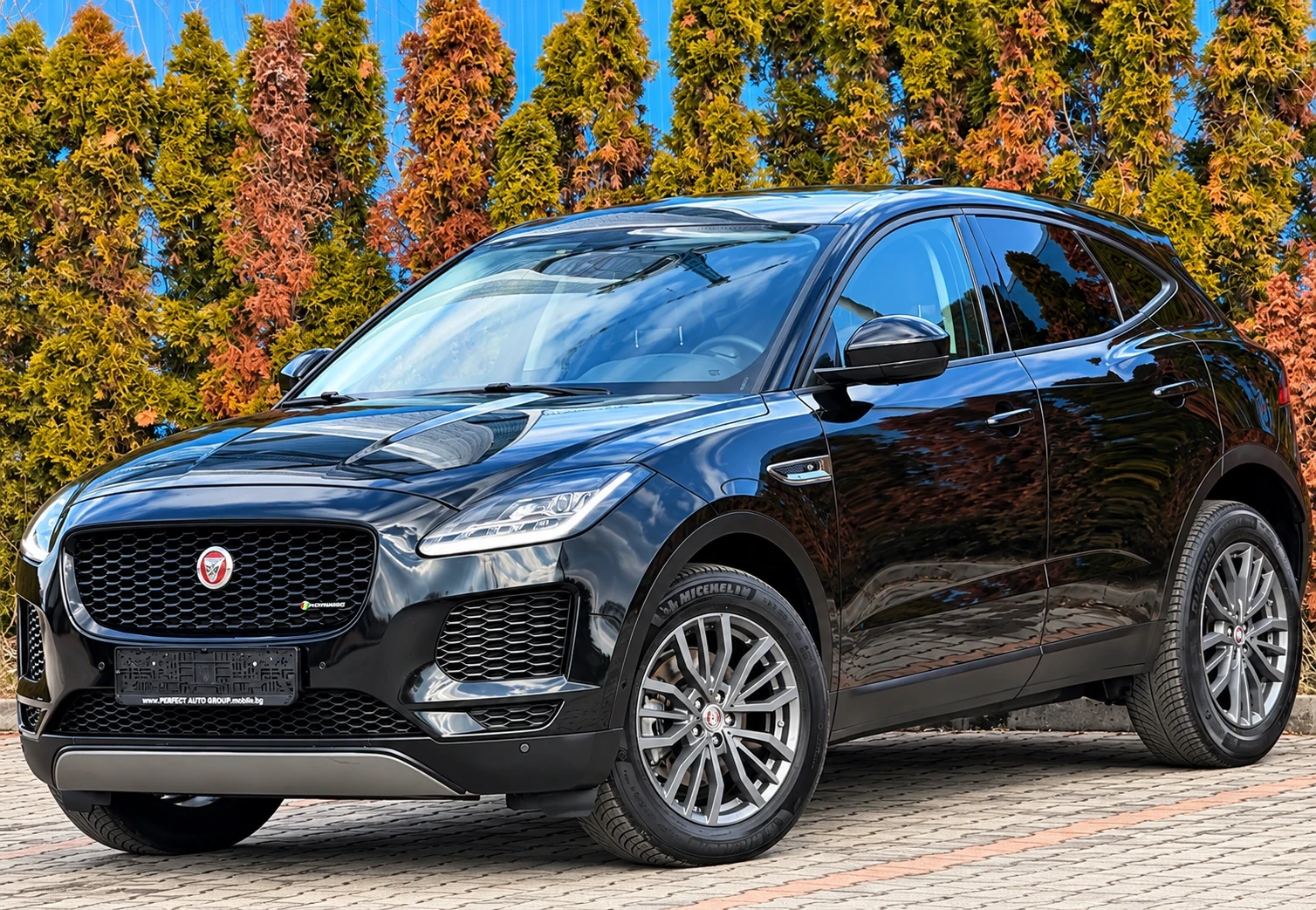 Jaguar E-pace 2.0d-4X4-R-DAYNAMIC-КОЖА-КАМЕРА-ЛЕНТИ-ЗОНИ-142Х.КМ