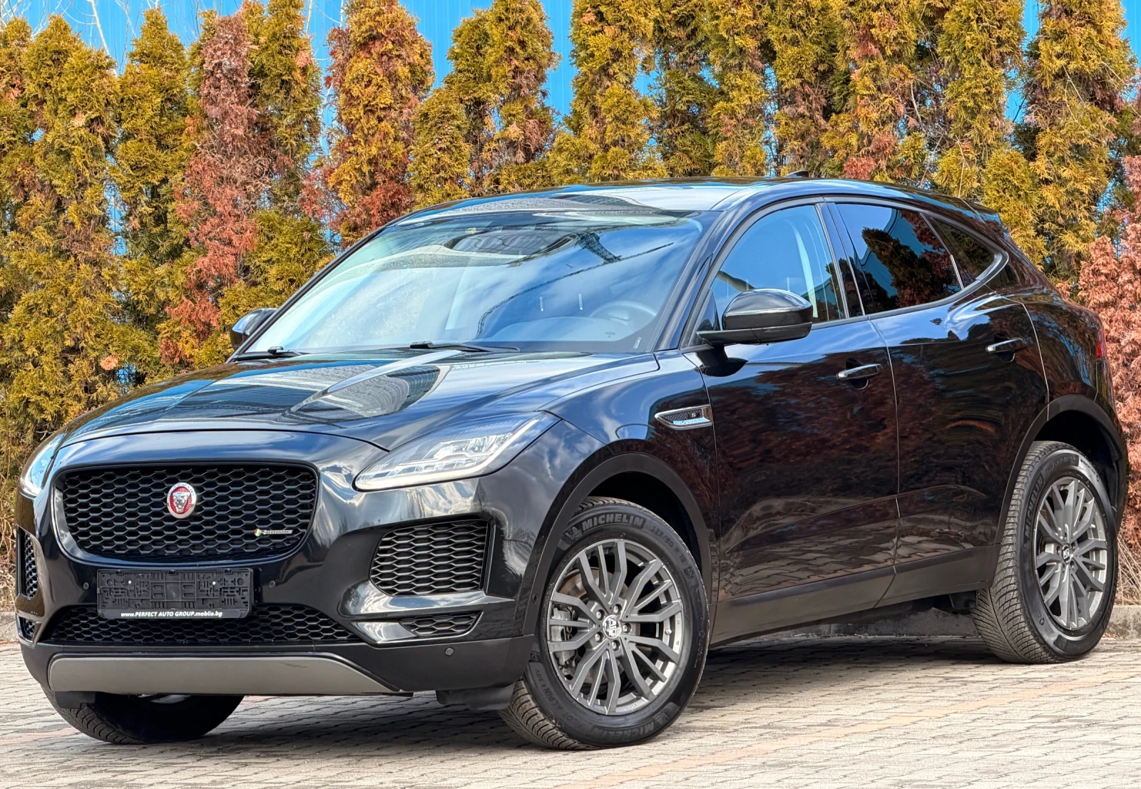 Jaguar E-pace 2.0d-4X4-R-DAYNAMIC-КОЖА-КАМЕРА-ЛЕНТИ-ЗОНИ-142Х.КМ