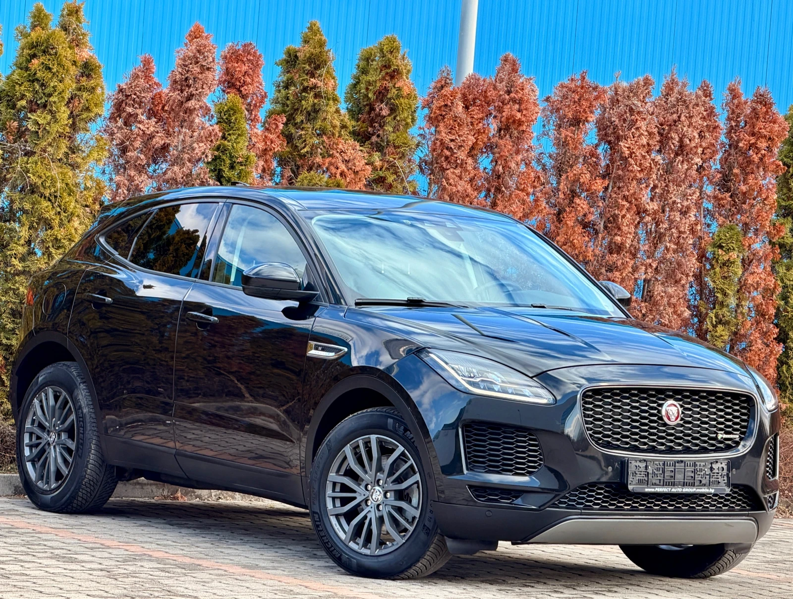 Jaguar E-pace 2.0d-4X4-R-DAYNAMIC-КОЖА-КАМЕРА-ЛЕНТИ-ЗОНИ-142Х.КМ - изображение 6