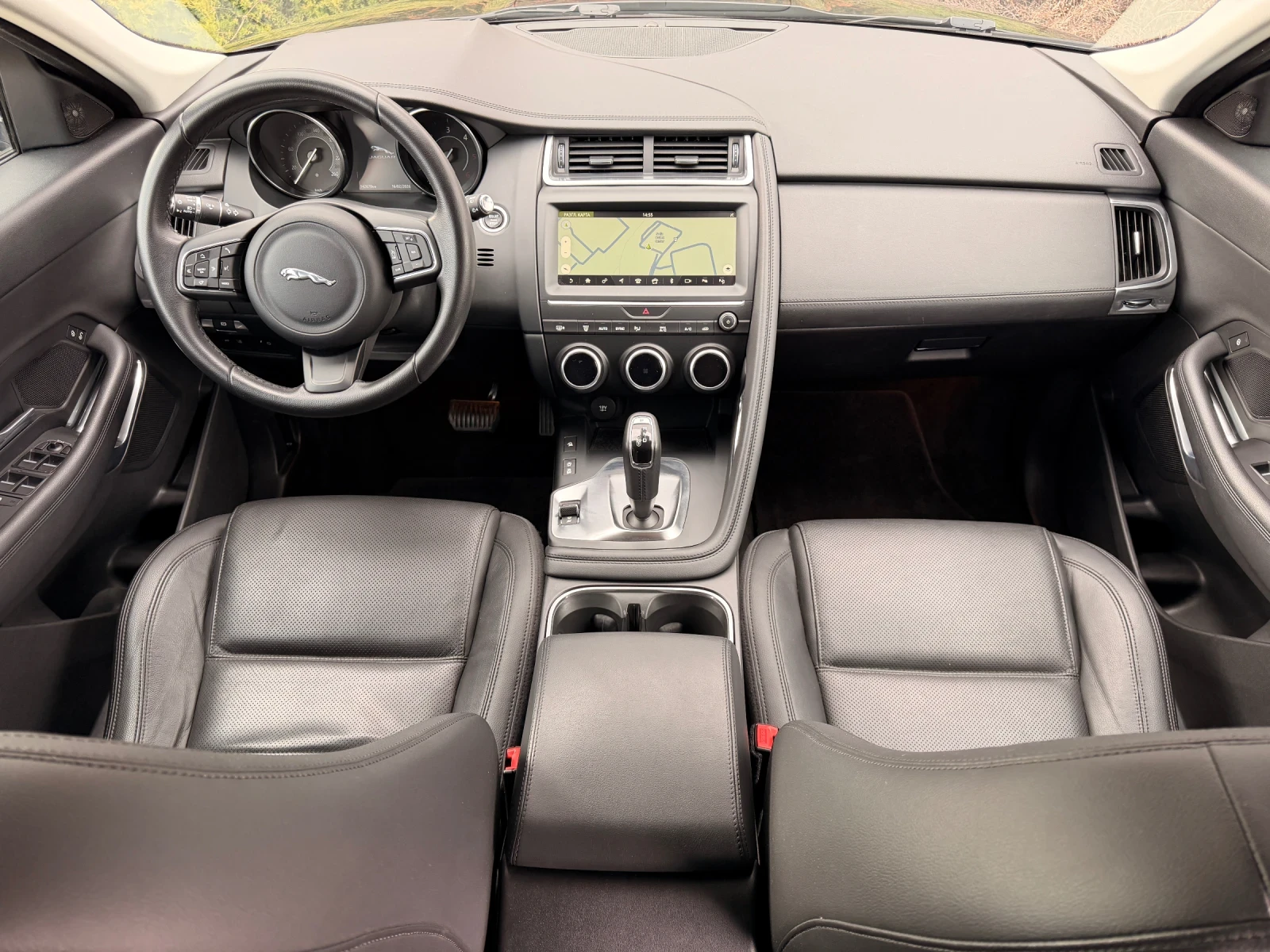 Jaguar E-pace 2.0d-4X4-R-DAYNAMIC-КОЖА-КАМЕРА-ЛЕНТИ-ЗОНИ-142Х.КМ, снимка 13 - Автомобили и джипове - 53740433