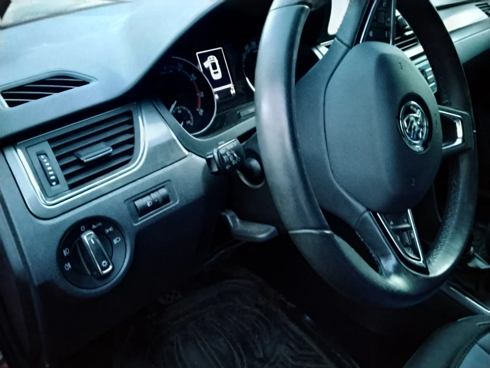 Skoda Rapid, снимка 10 - Автомобили и джипове - 53803758