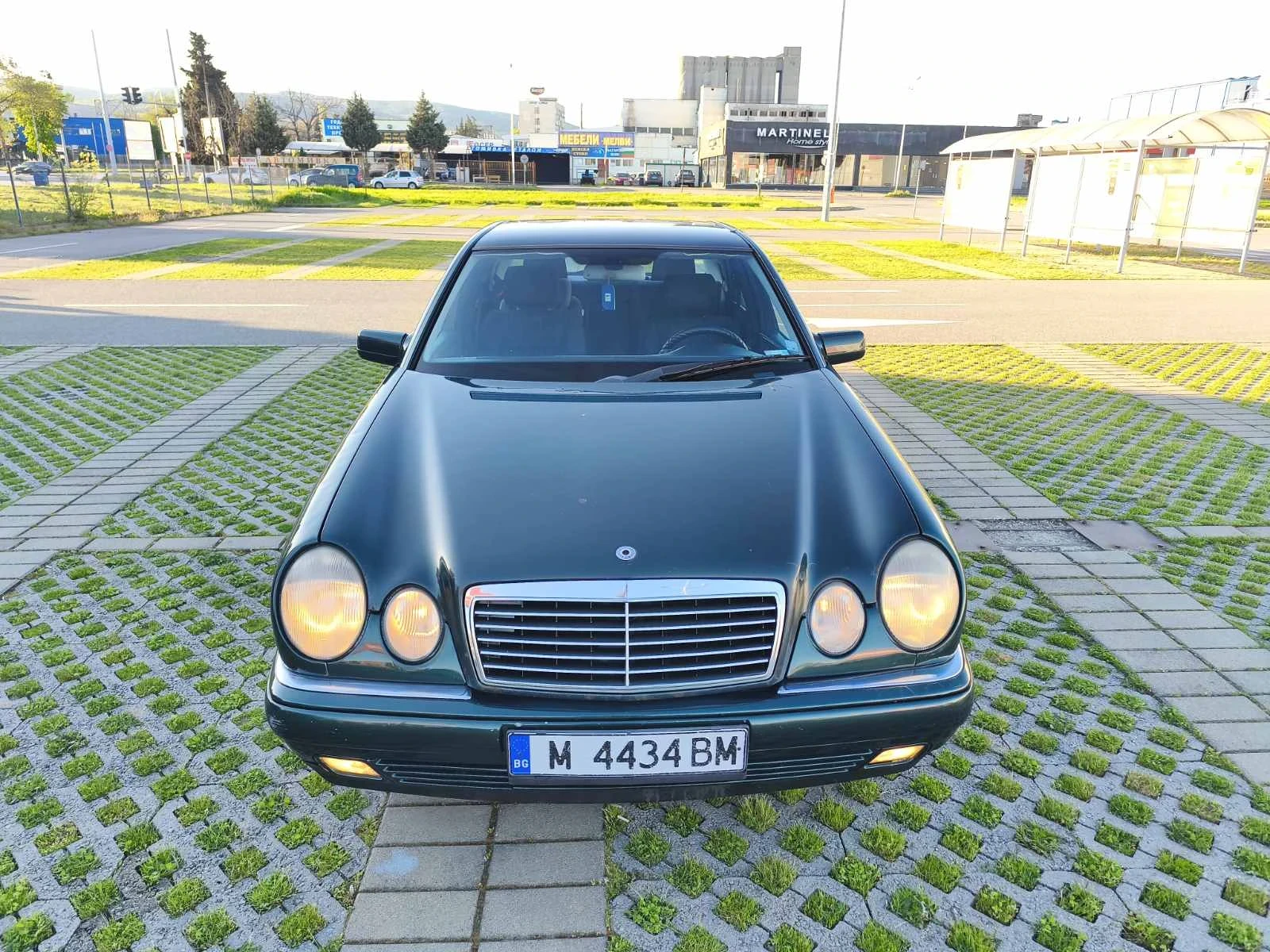 Mercedes-Benz E 200