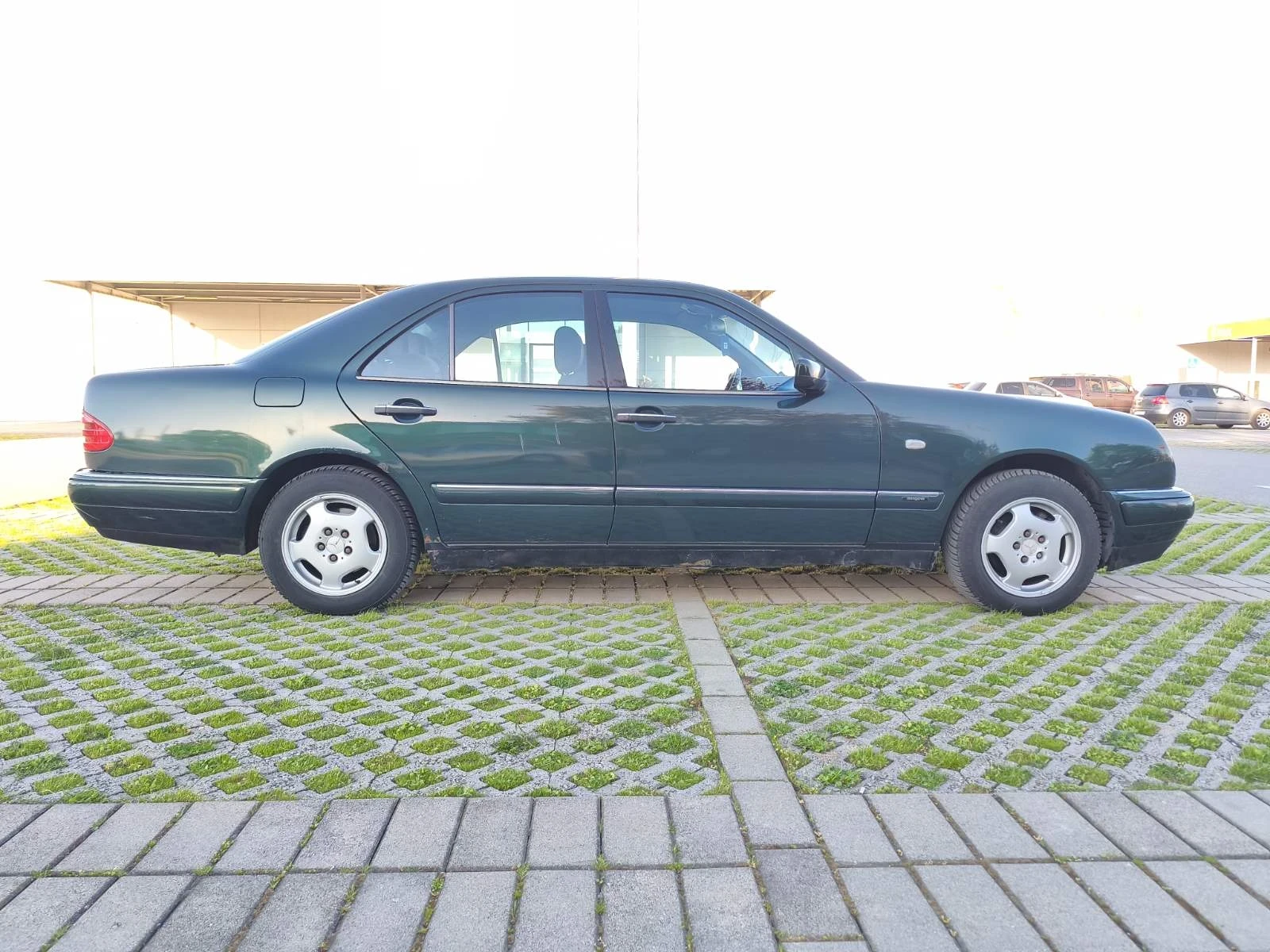 Mercedes-Benz E 200, снимка 2 - Автомобили и джипове - 54322328