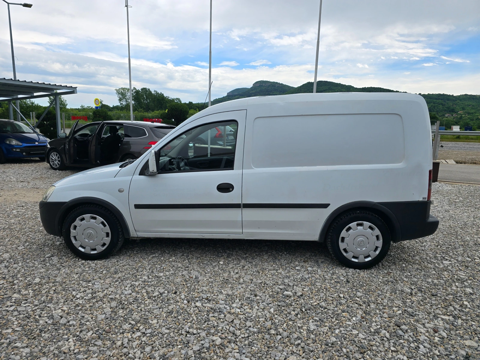 Opel Combo 1.7CDTI 101КС ! ! КЛИМАТИК ! ! РЕАЛНИ КИЛОМЕТРИ, снимка 2 - Автомобили и джипове - 54674306