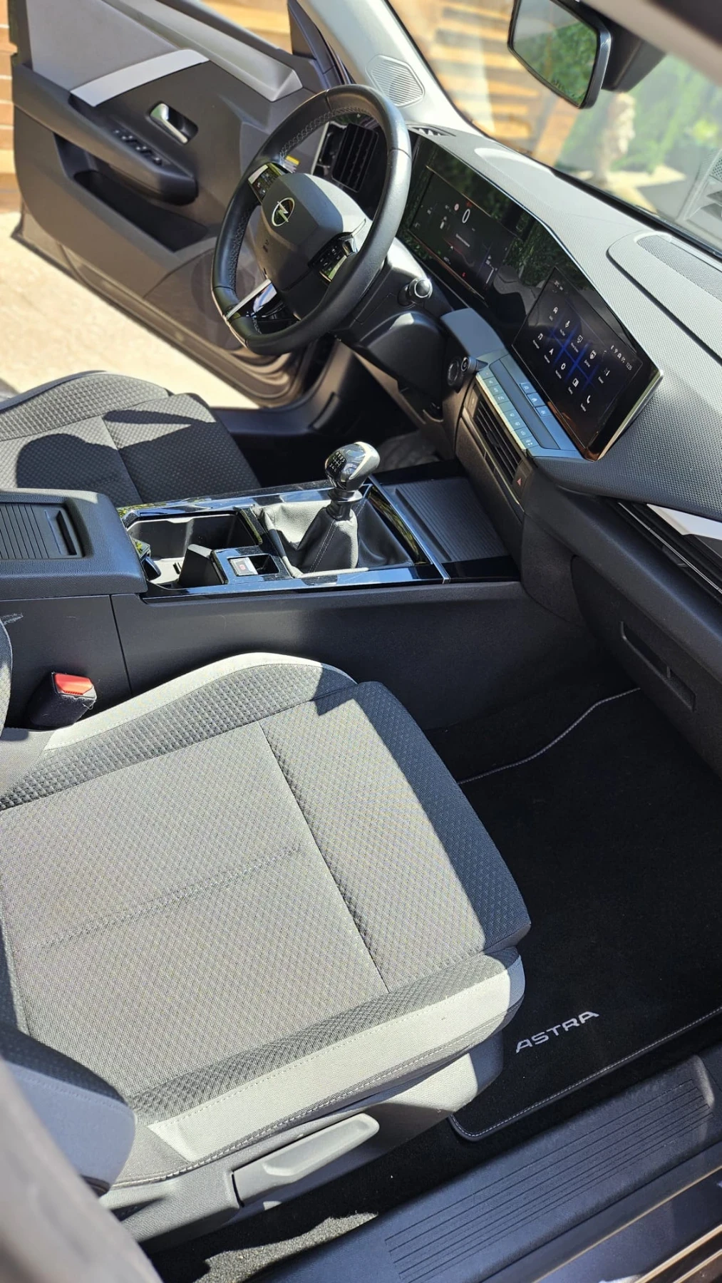 Opel Astra 1.2 Turbo , снимка 11 - Автомобили и джипове - 54715552