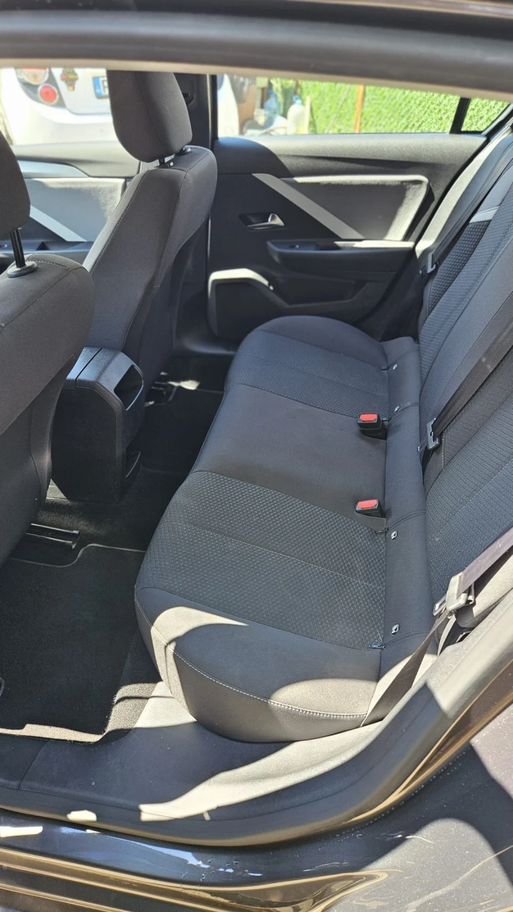 Opel Astra 1.2 Turbo , снимка 10 - Автомобили и джипове - 54715552