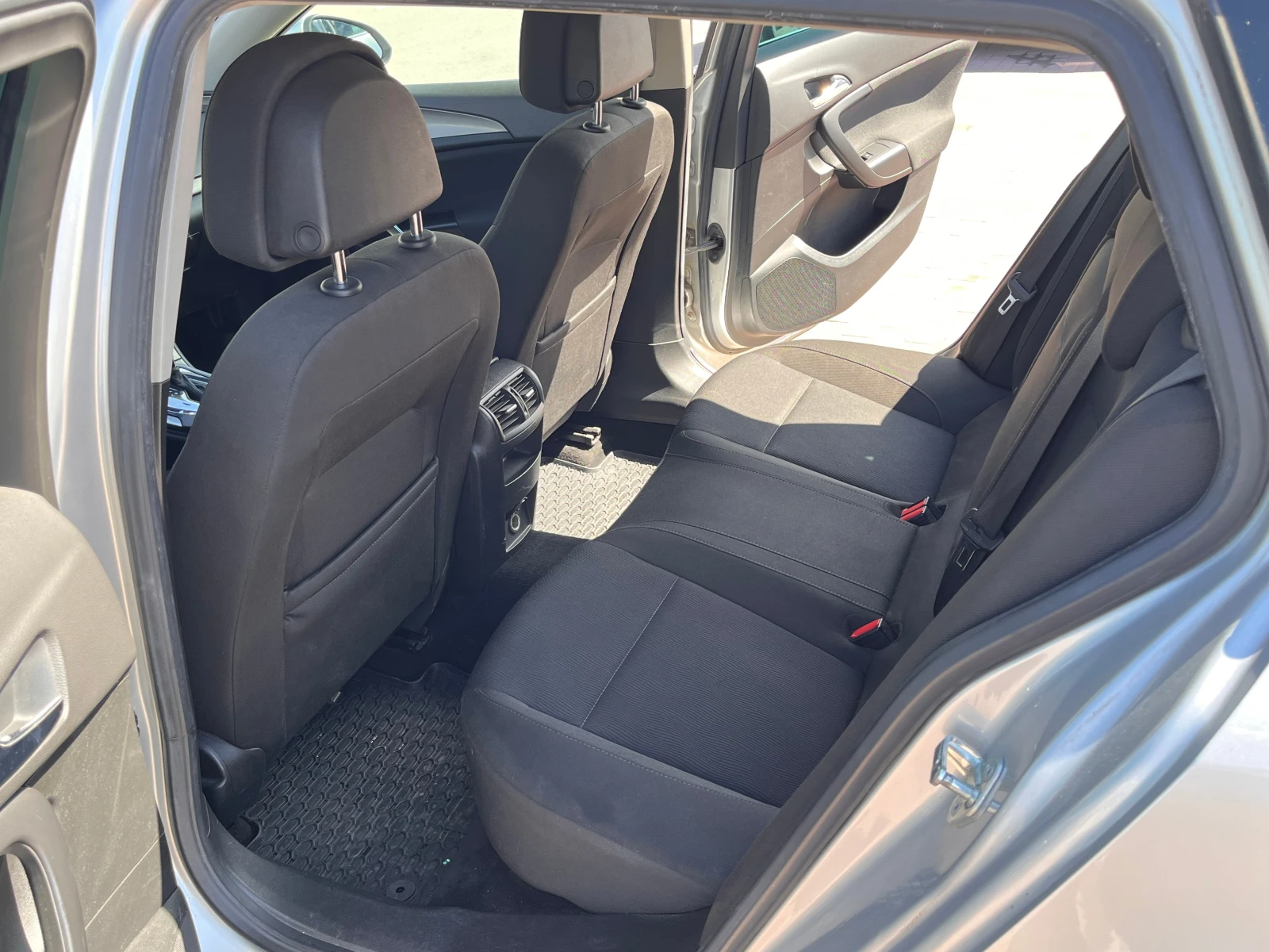 Opel Insignia, снимка 11 - Автомобили и джипове - 54728173