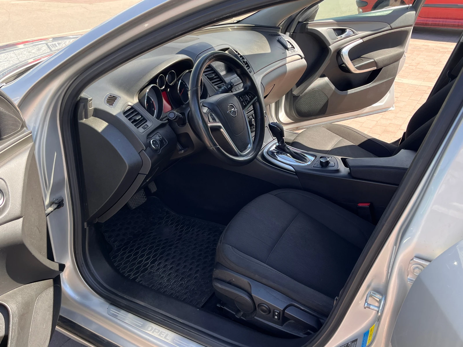 Opel Insignia, снимка 10 - Автомобили и джипове - 54728173