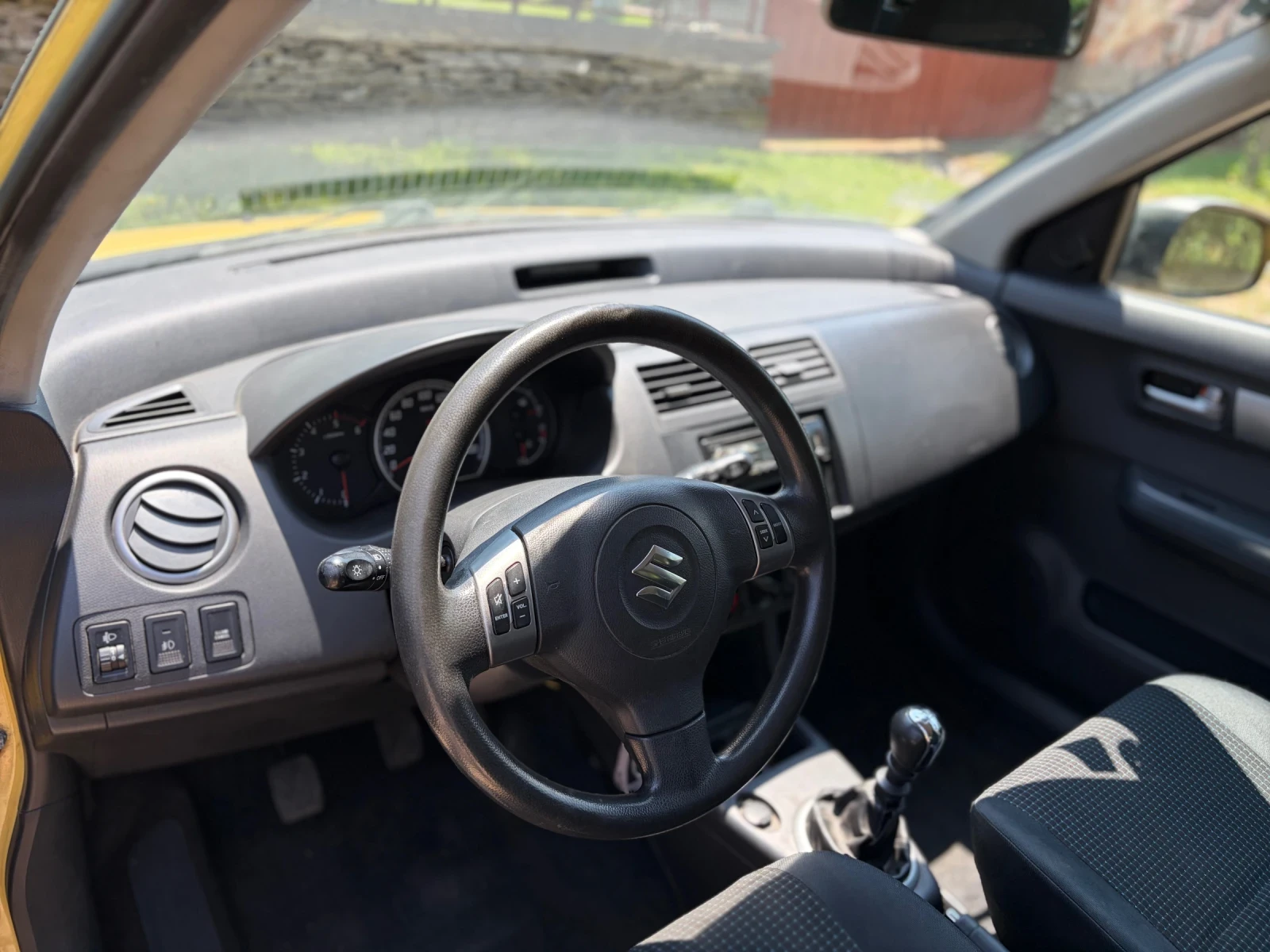 Suzuki Swift 1.3DDiS ПОДГРЕВ , снимка 11 - Автомобили и джипове - 55058263