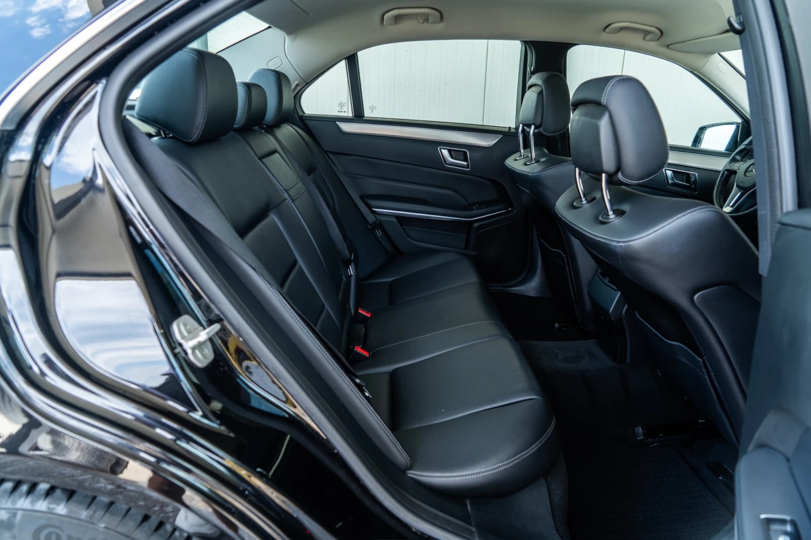 Mercedes-Benz E 220 D = FACELIFT = 2014 = ГАРАНЦИЯ = ЛИЗИНГ, снимка 11 - Автомобили и джипове - 55337103