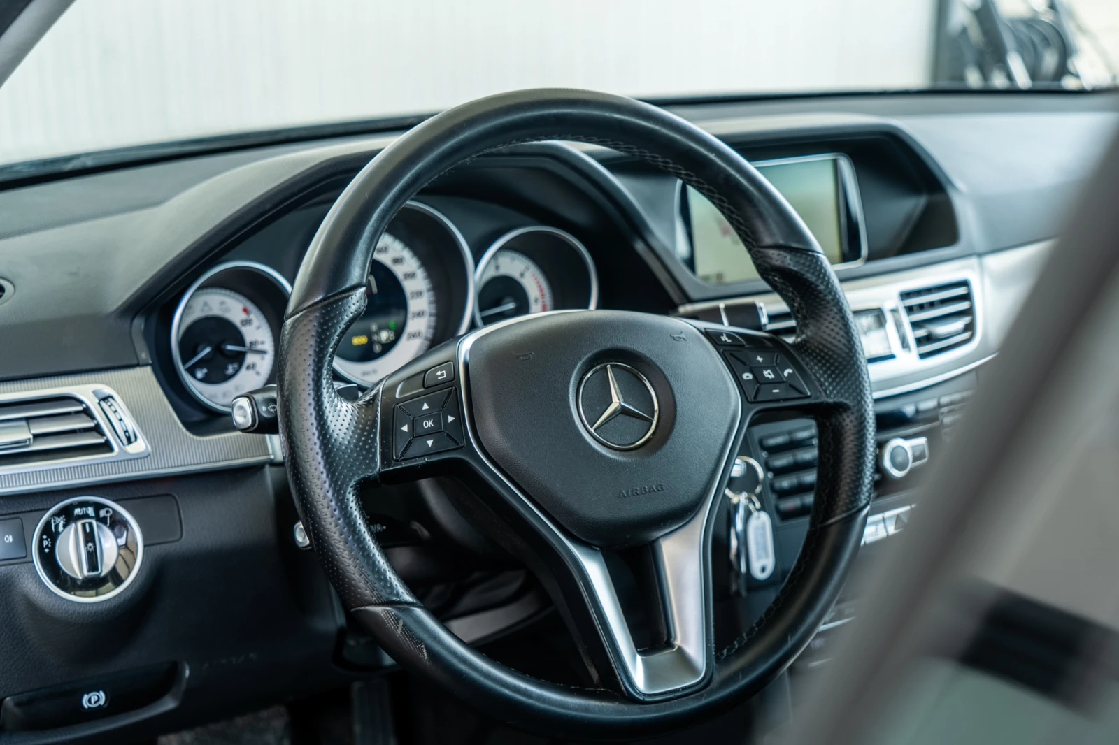 Mercedes-Benz E 220 D = FACELIFT = 2014 = ГАРАНЦИЯ = ЛИЗИНГ, снимка 12 - Автомобили и джипове - 55337103