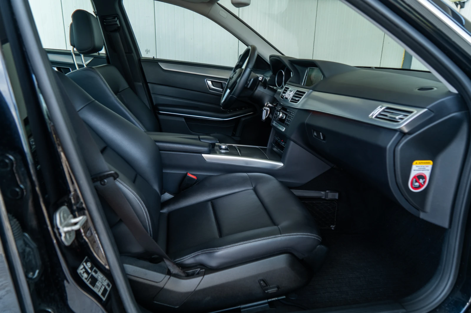 Mercedes-Benz E 220 D = FACELIFT = 2014 = ГАРАНЦИЯ = ЛИЗИНГ, снимка 7 - Автомобили и джипове - 55337103