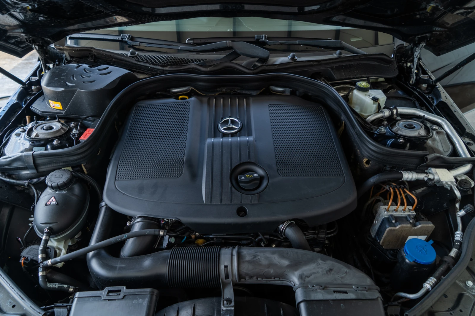 Mercedes-Benz E 220 D = FACELIFT = 2014 = ГАРАНЦИЯ = ЛИЗИНГ, снимка 14 - Автомобили и джипове - 55337103