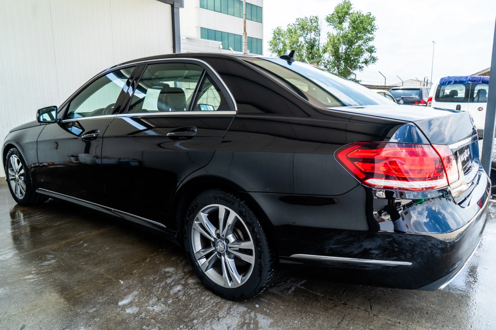 Mercedes-Benz E 220 D = FACELIFT = 2014 = ГАРАНЦИЯ = ЛИЗИНГ, снимка 6 - Автомобили и джипове - 55337103