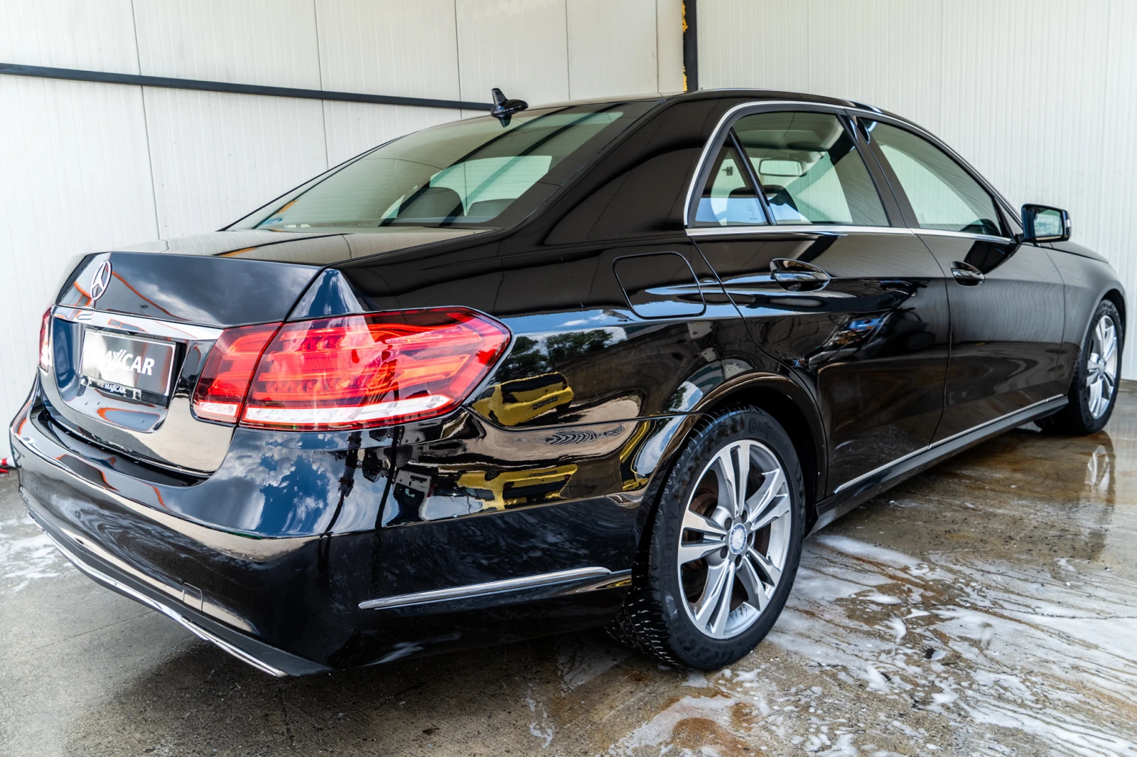 Mercedes-Benz E 220 D = FACELIFT = 2014 = ГАРАНЦИЯ = ЛИЗИНГ, снимка 5 - Автомобили и джипове - 55337103
