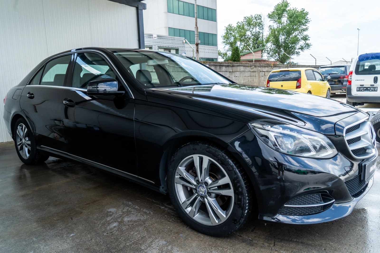Mercedes-Benz E 220 D = FACELIFT = 2014 = ГАРАНЦИЯ = ЛИЗИНГ, снимка 2 - Автомобили и джипове - 55337103