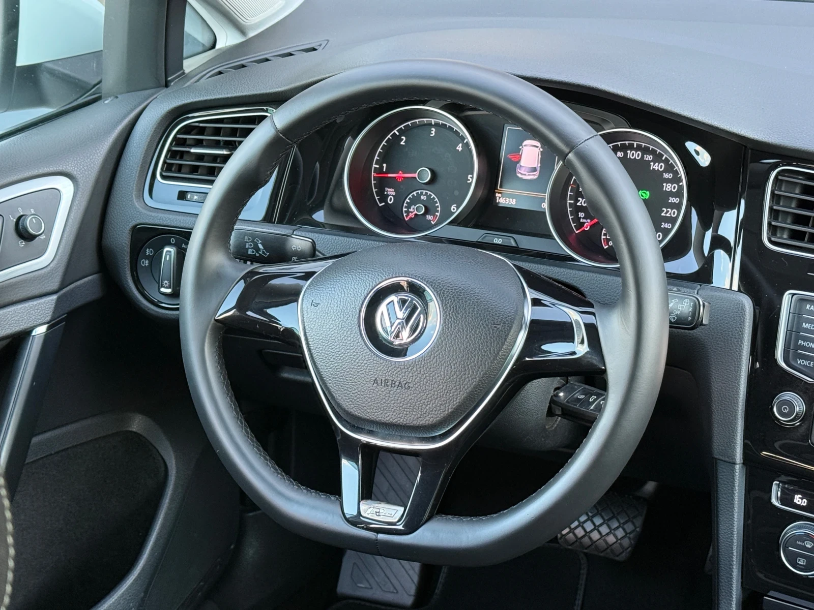 VW Golf 7 1.6TDi DSG, * CUP* 146 000км! Навигация!, снимка 9 - Автомобили и джипове - 55878780