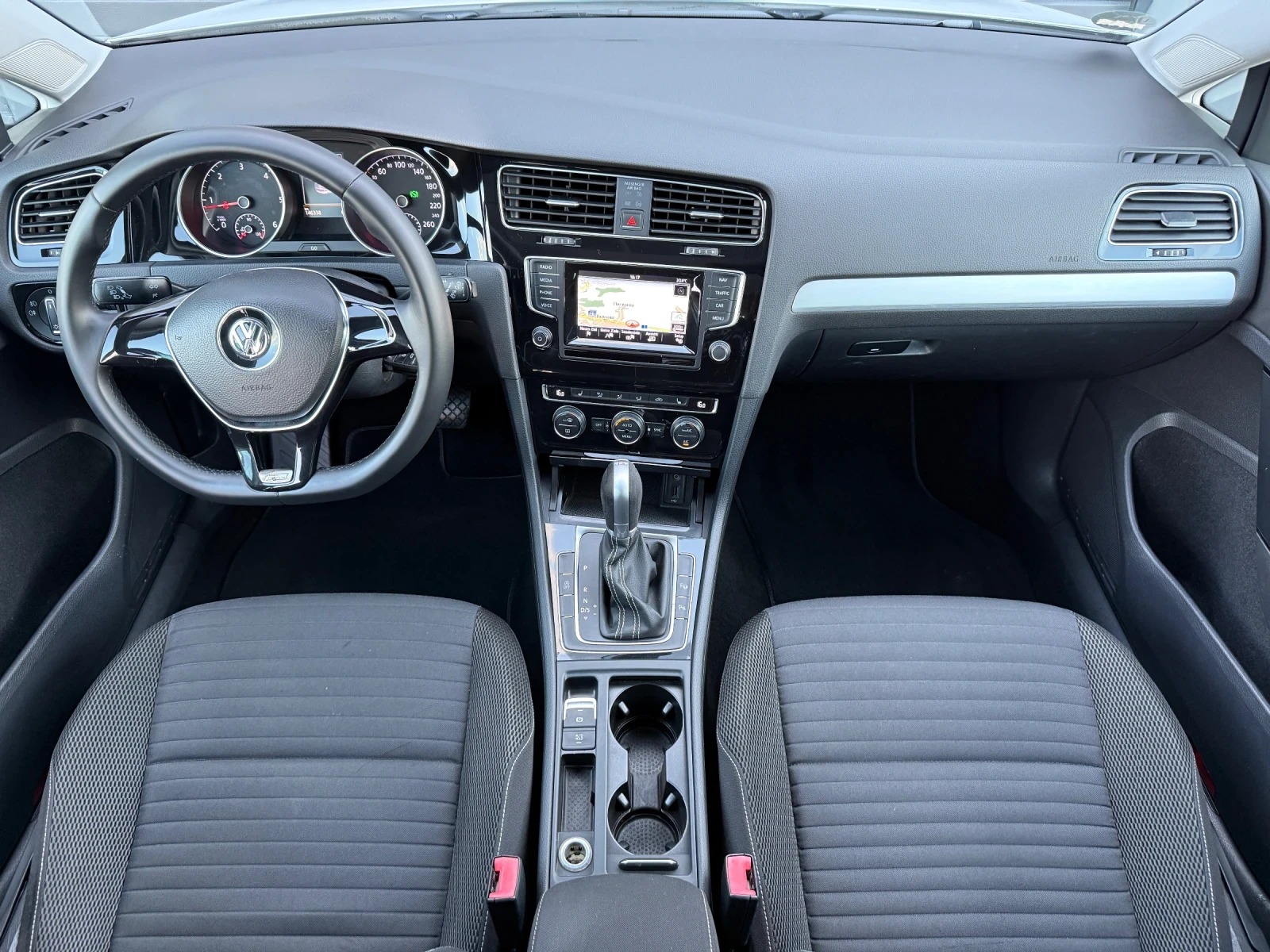 VW Golf 7 1.6TDi DSG, * CUP* 146 000км! Навигация!, снимка 8 - Автомобили и джипове - 55878780