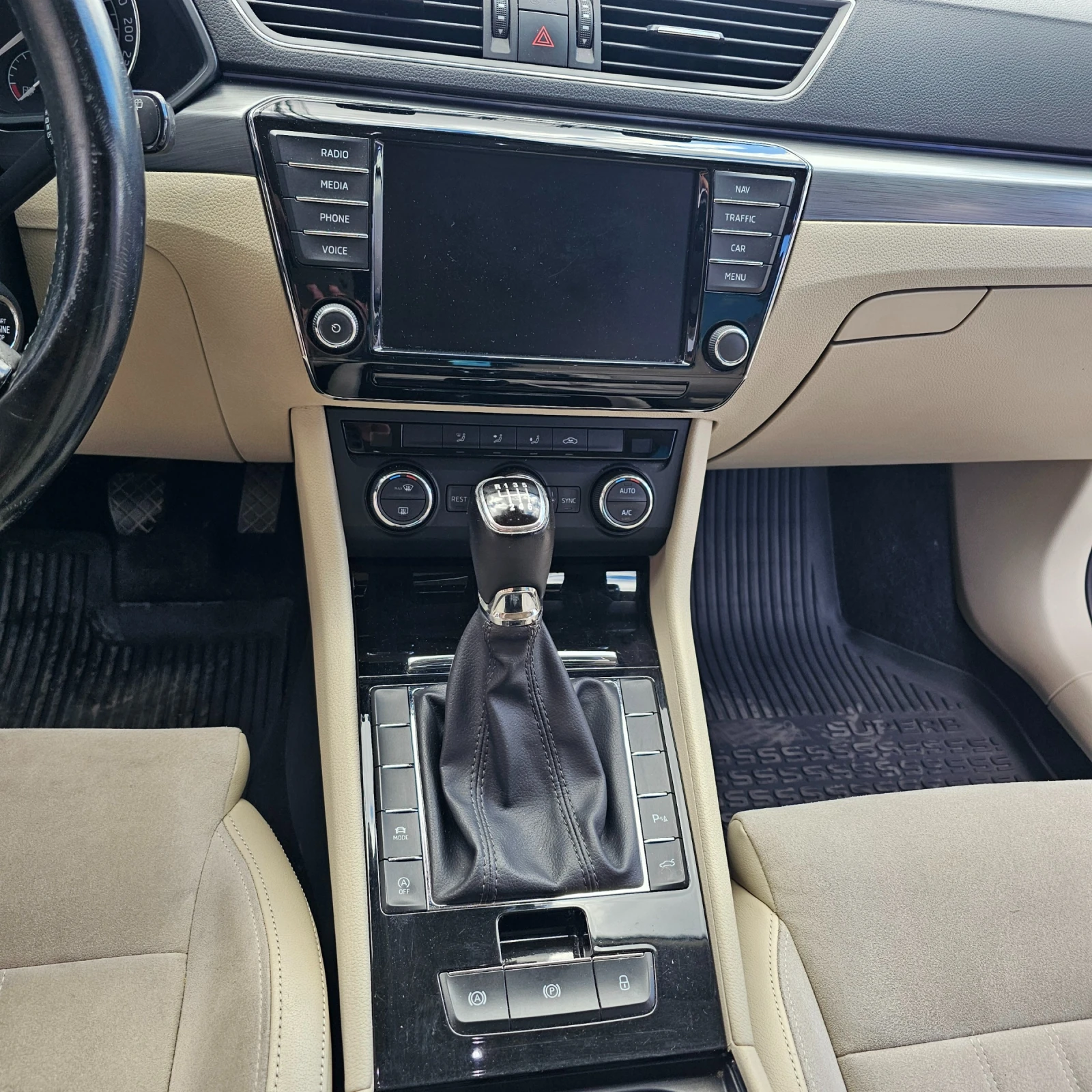 Skoda Superb, снимка 8 - Автомобили и джипове - 55952639