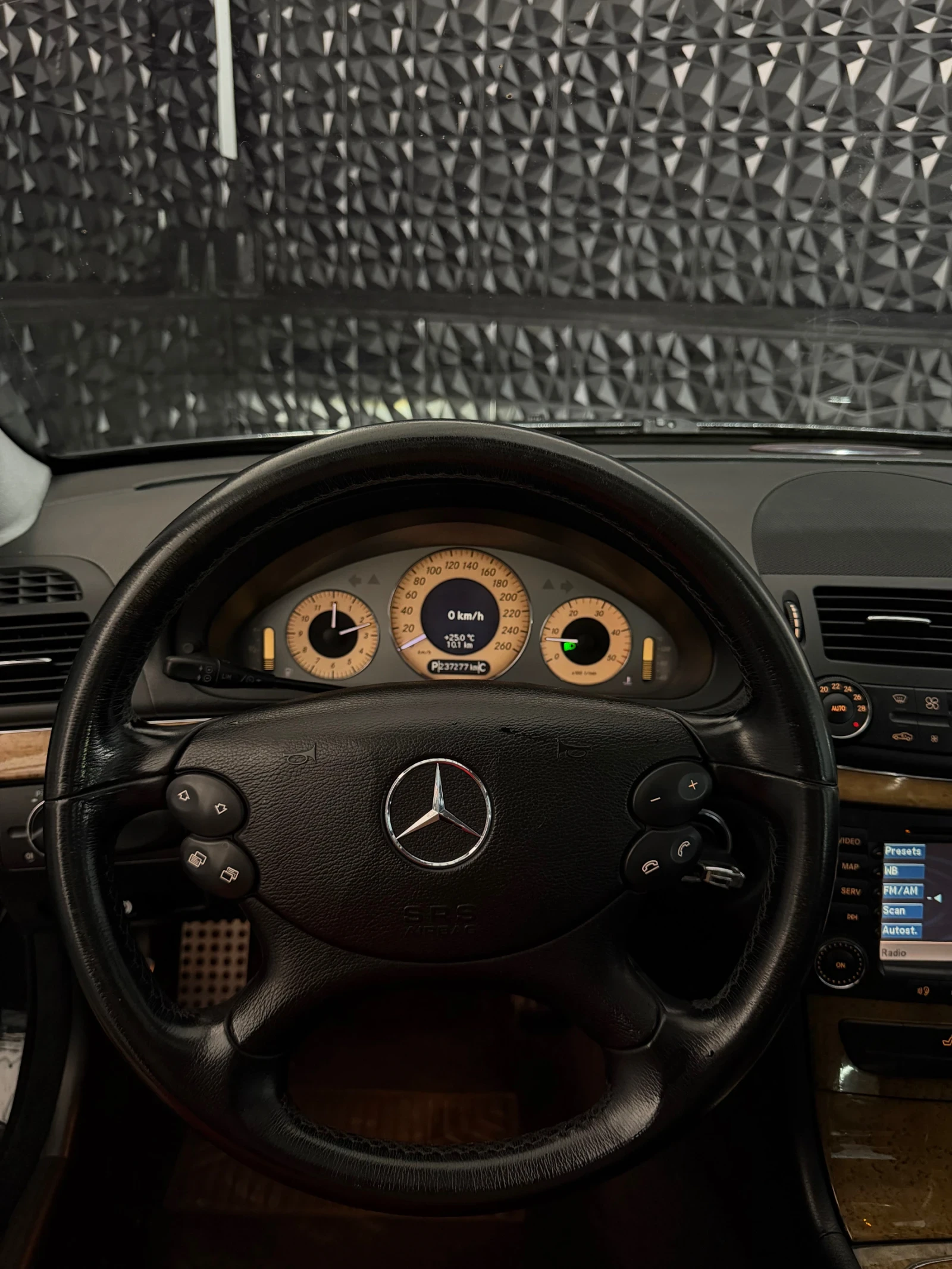 Mercedes-Benz E 320, снимка 15 - Автомобили и джипове - 55955878