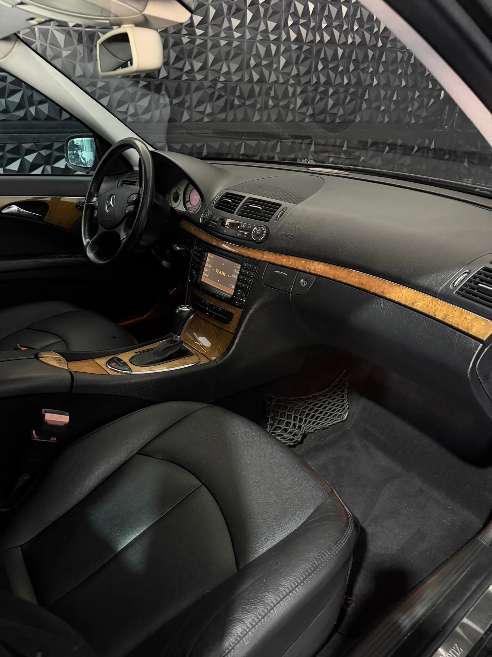 Mercedes-Benz E 320, снимка 13 - Автомобили и джипове - 55955878