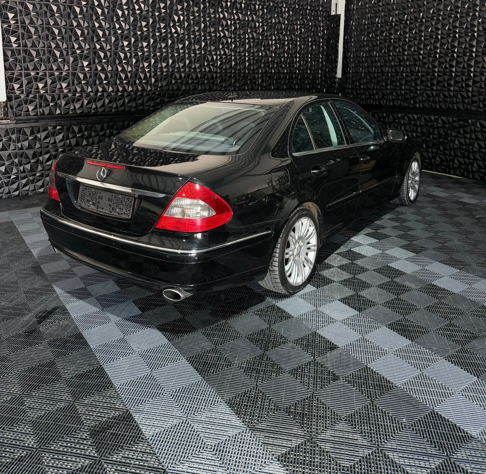 Mercedes-Benz E 320, снимка 5 - Автомобили и джипове - 55955878