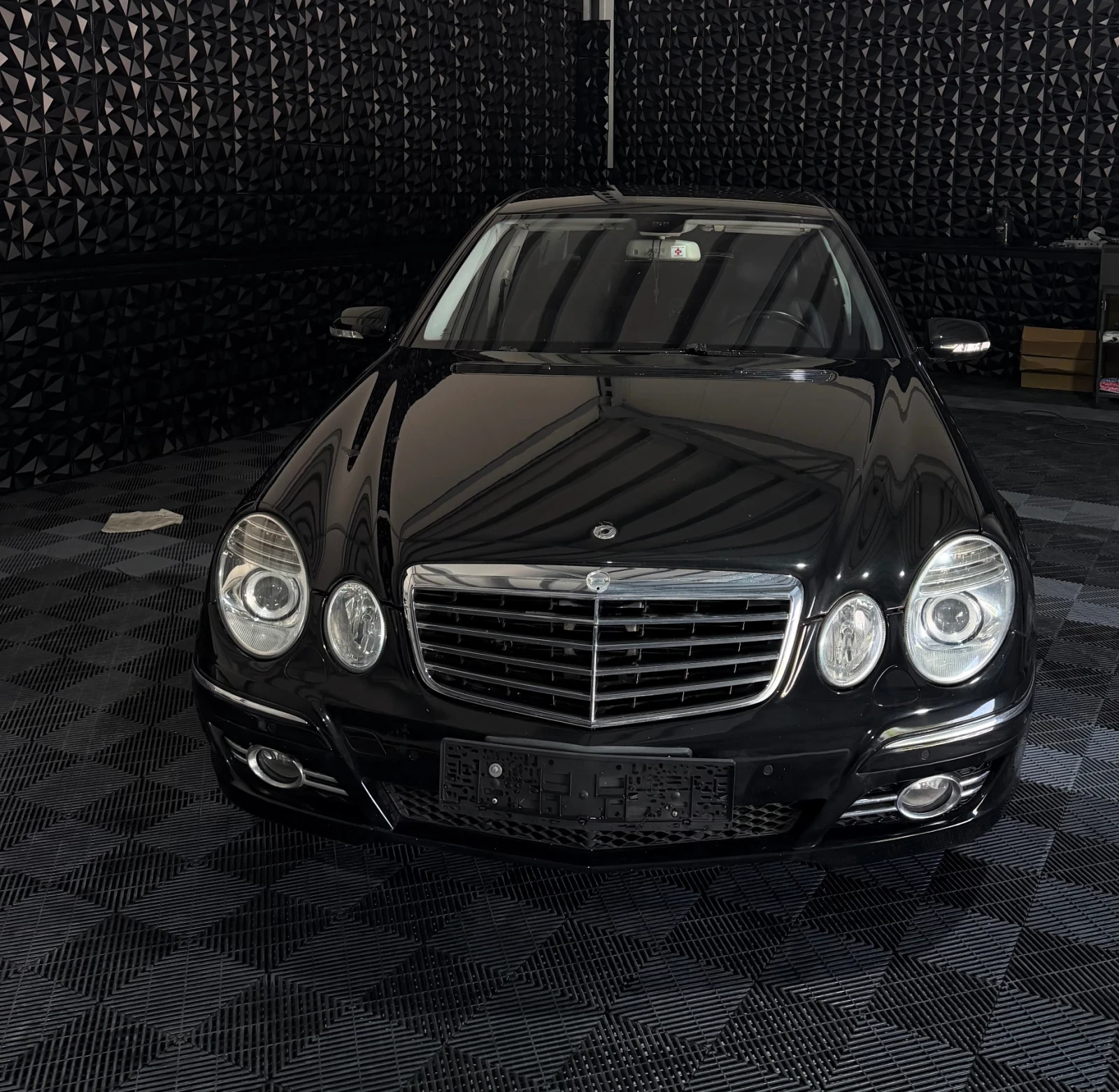Mercedes-Benz E 320, снимка 3 - Автомобили и джипове - 55955878
