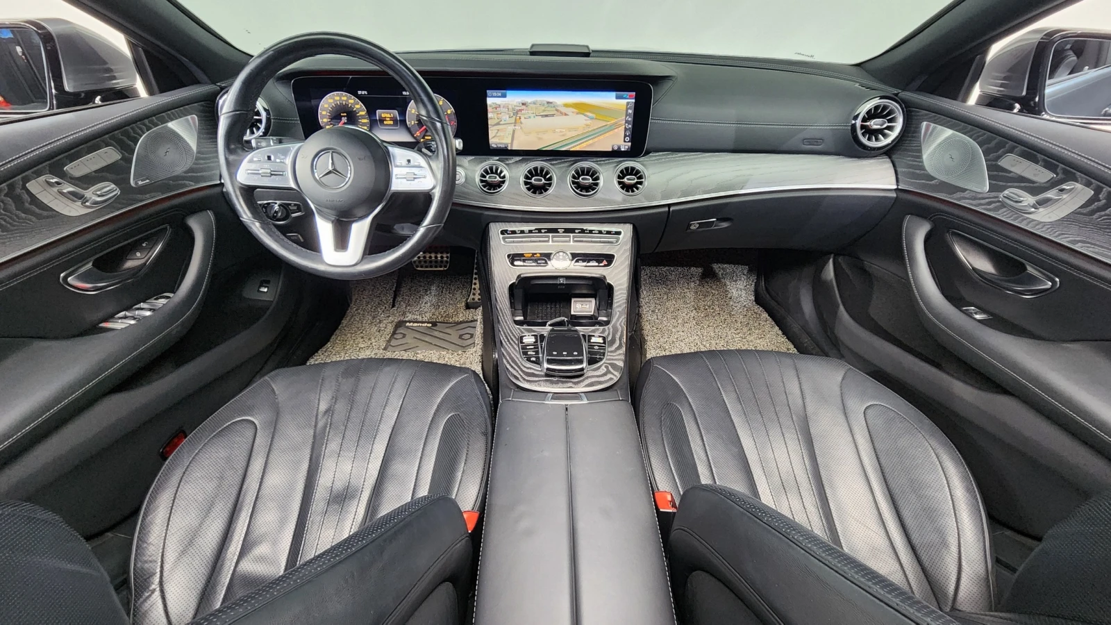 Mercedes-Benz CLS 450 4MATIC AMG Line* FULL* ONE OWNER* ACCIDENT FREE*  , снимка 6 - Автомобили и джипове - 56003880