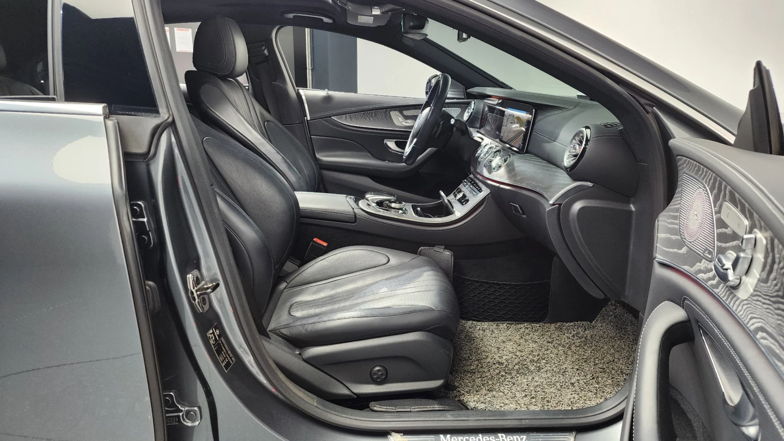 Mercedes-Benz CLS 450 4MATIC AMG Line* FULL* ONE OWNER* ACCIDENT FREE*  , снимка 11 - Автомобили и джипове - 56003880