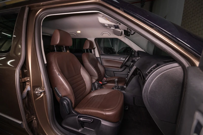 Skoda Yeti 2.0TDI* Laurin&Klement* 4&#215;4* КРУИЗ КОНТРОЛ* К, снимка 10 - Автомобили и джипове - 52664537