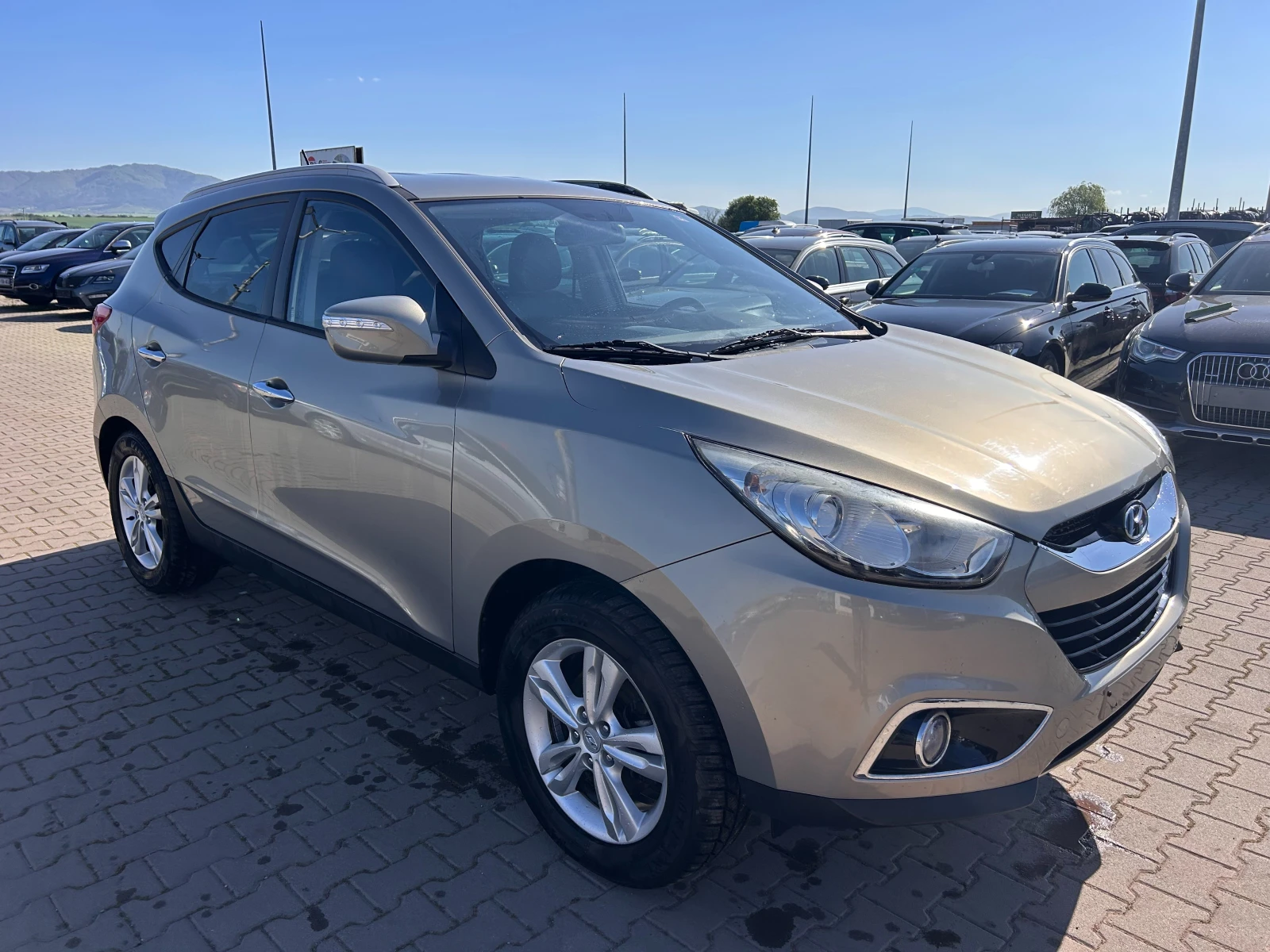 Hyundai IX35 2.0i NAVI/KAMERA/KOJA EURO 5 - изображение 4