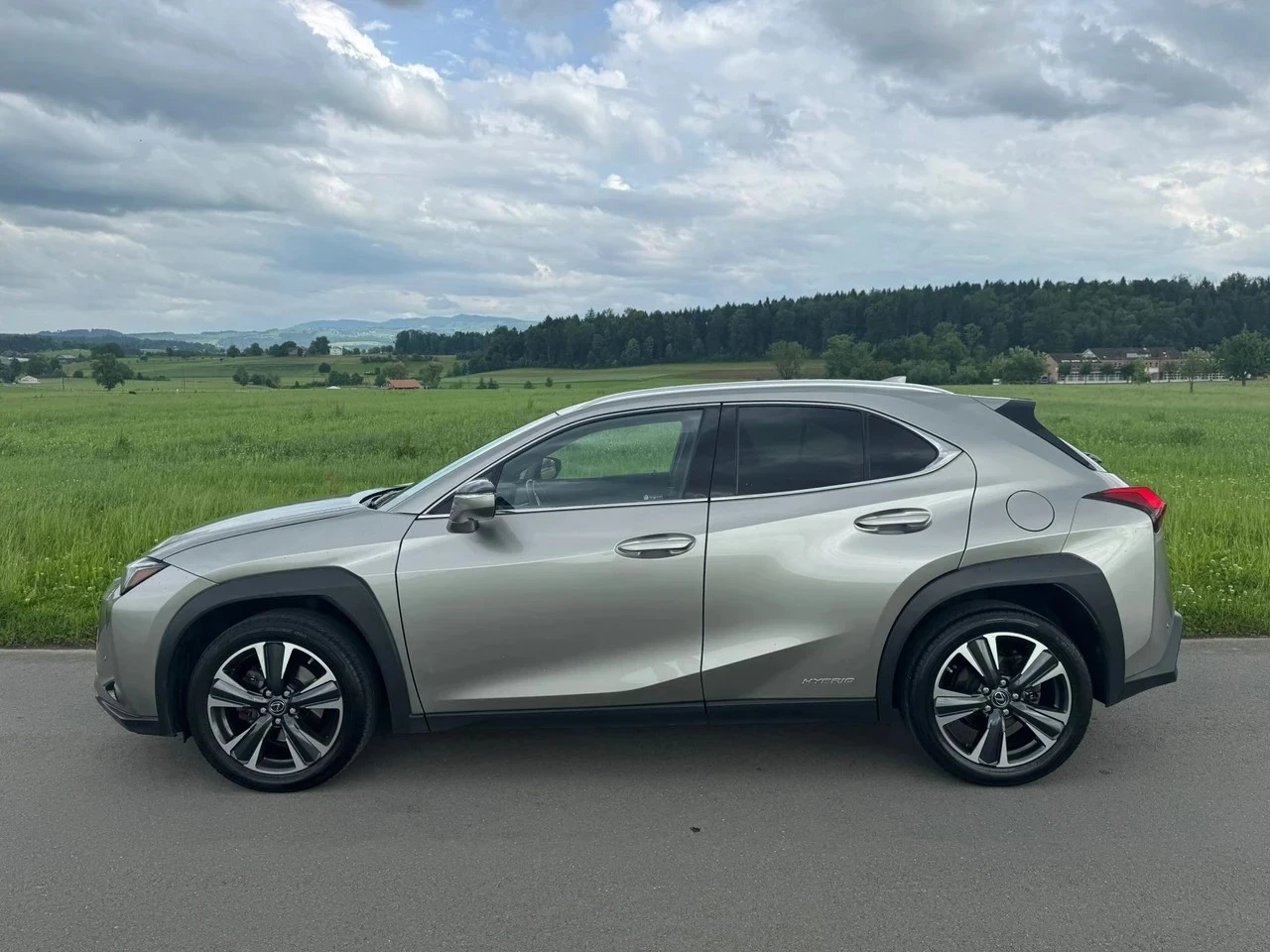 Lexus UX 250h  - изображение 5