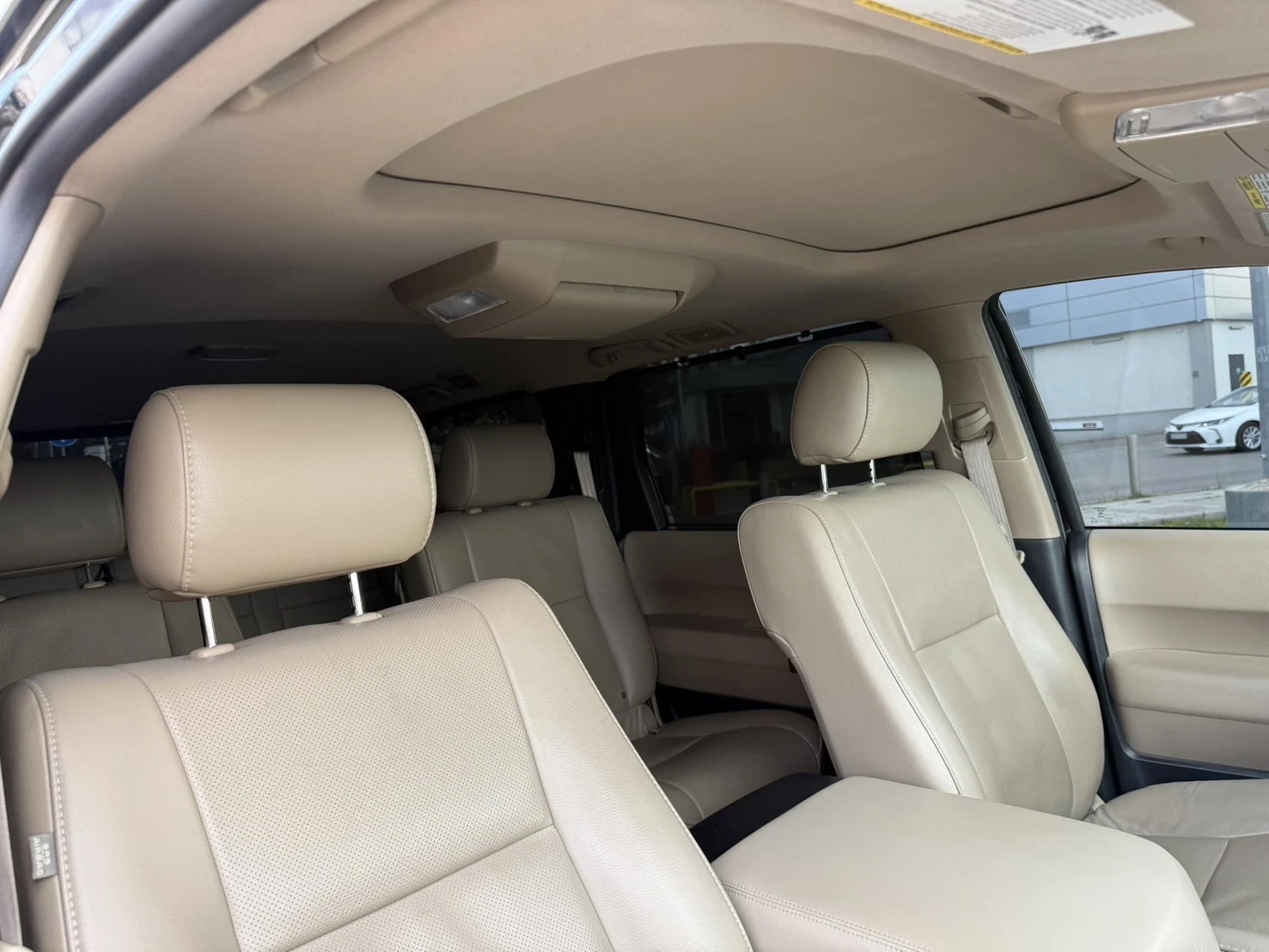 Toyota Sequoia 5.7 HEMI, снимка 16 - Автомобили и джипове - 54001413