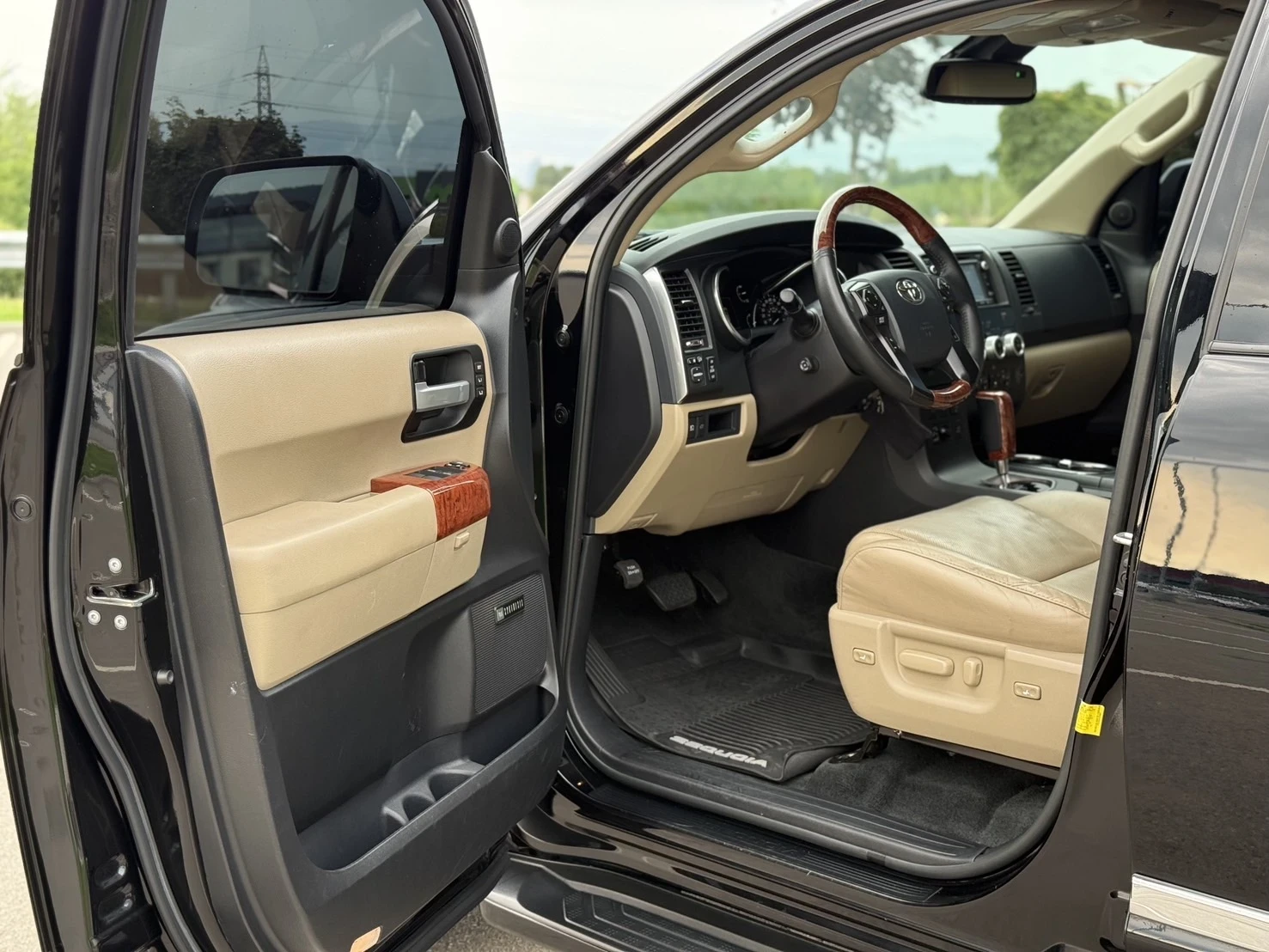 Toyota Sequoia 5.7 HEMI, снимка 8 - Автомобили и джипове - 54001413