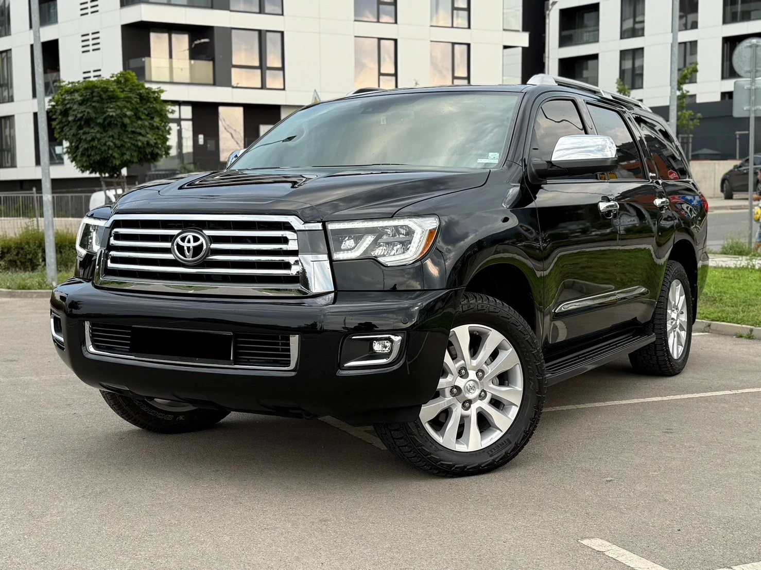 Toyota Sequoia 5.7 HEMI