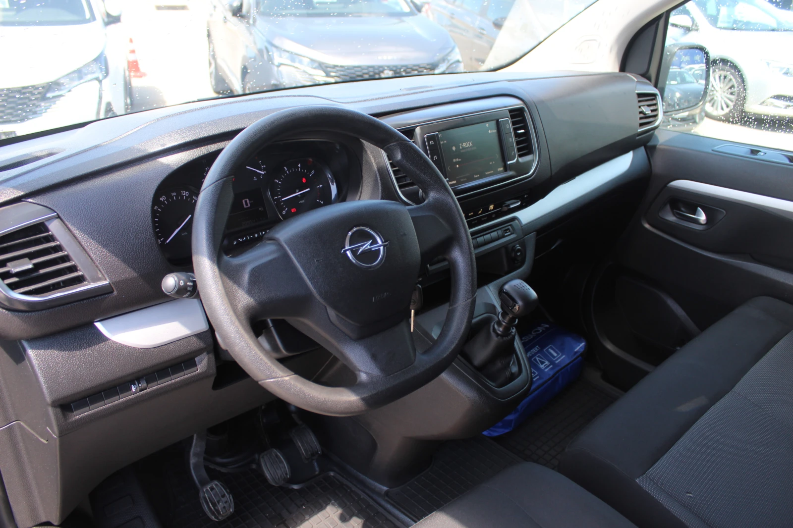 Opel Vivaro EDITION DC 2.0CDTI 150hp BVM6 E6/2010R10 - изображение 8