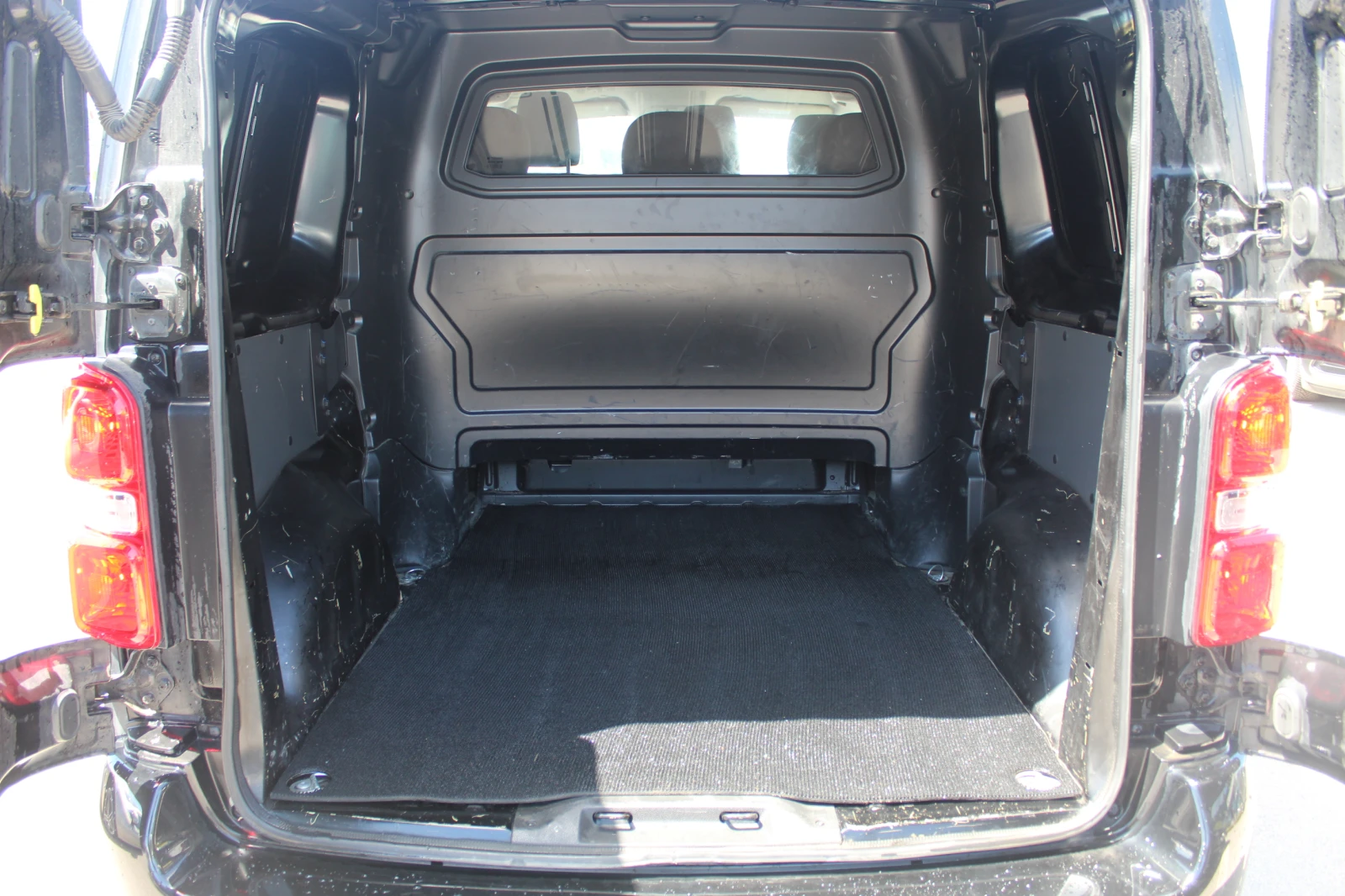 Opel Vivaro EDITION DC 2.0CDTI 150hp BVM6 E6/2010R10 - изображение 5