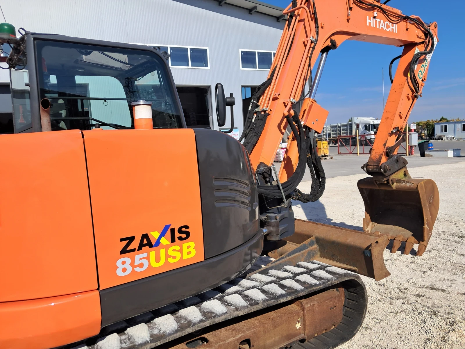 Багер Hitachi ZAXIS 85 USB 5-A, снимка 3 - Индустриална техника - 56373468