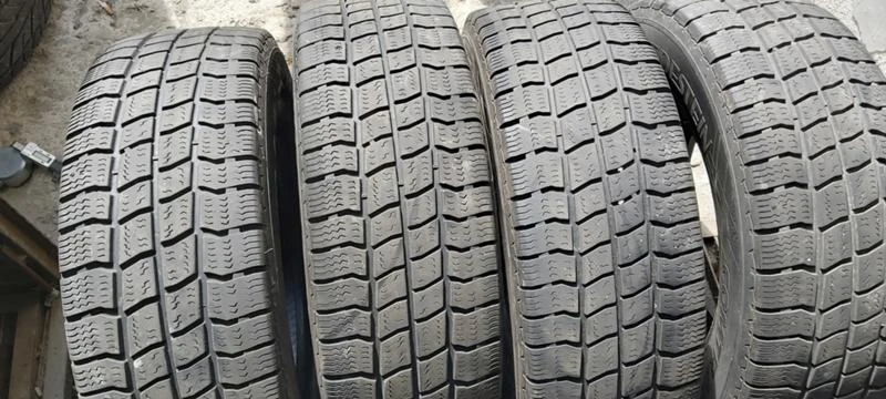 Гуми Зимни 215/70R15, снимка 1 - Гуми и джанти - 33034523