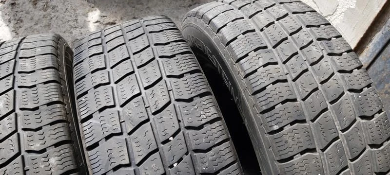 Гуми Зимни 215/70R15, снимка 3 - Гуми и джанти - 33034523