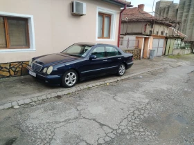 Mercedes-Benz E 200, снимка 1