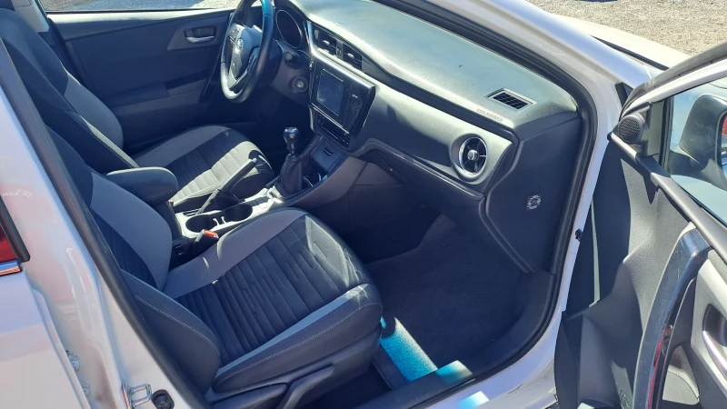 Toyota Auris 1.2it, снимка 12 - Автомобили и джипове - 52033608