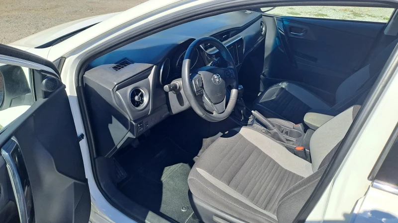 Toyota Auris 1.2it, снимка 10 - Автомобили и джипове - 52033608