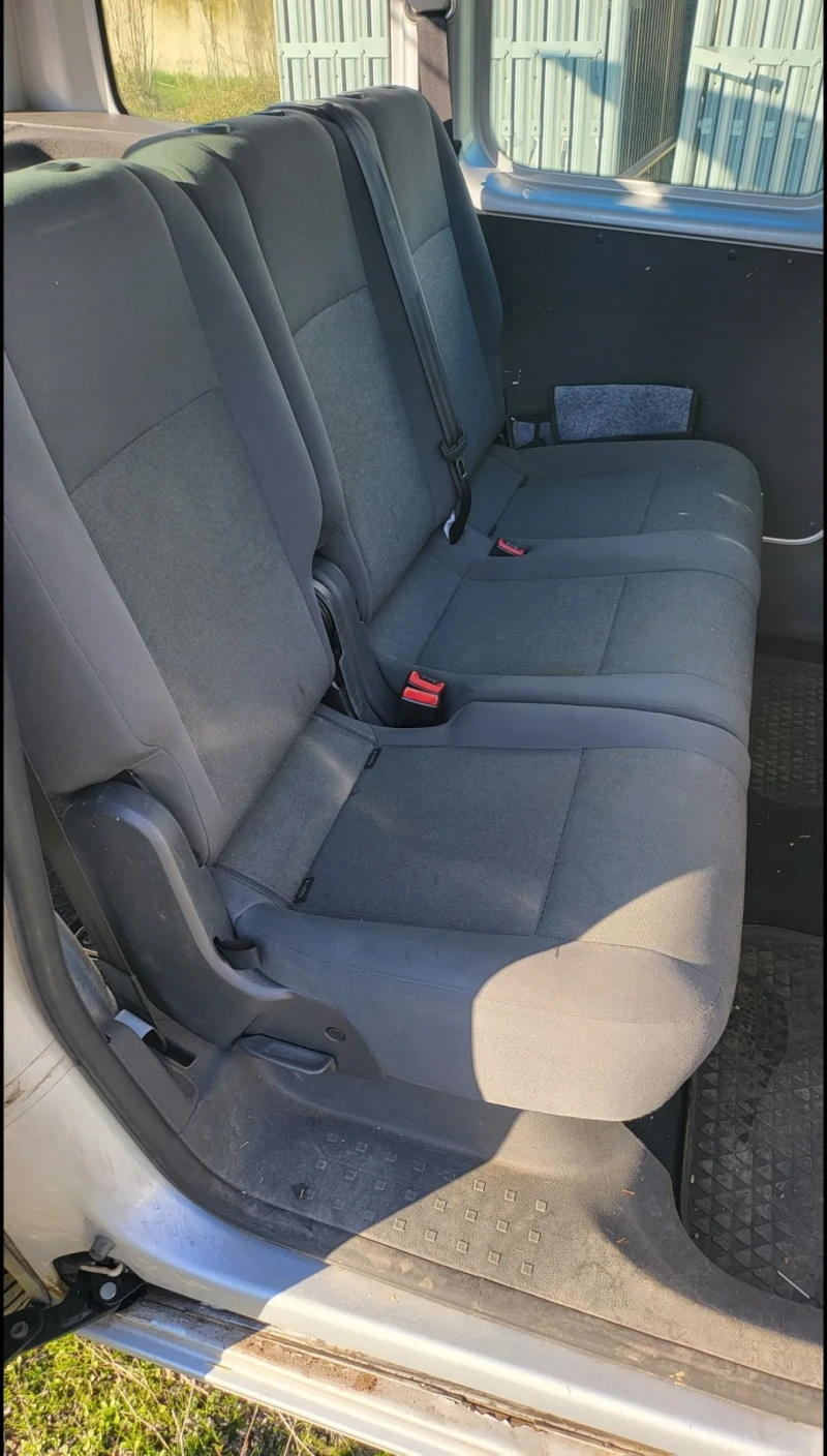 VW Caddy Пътнически нов внос от Полша, снимка 8 - Автомобили и джипове - 53062358